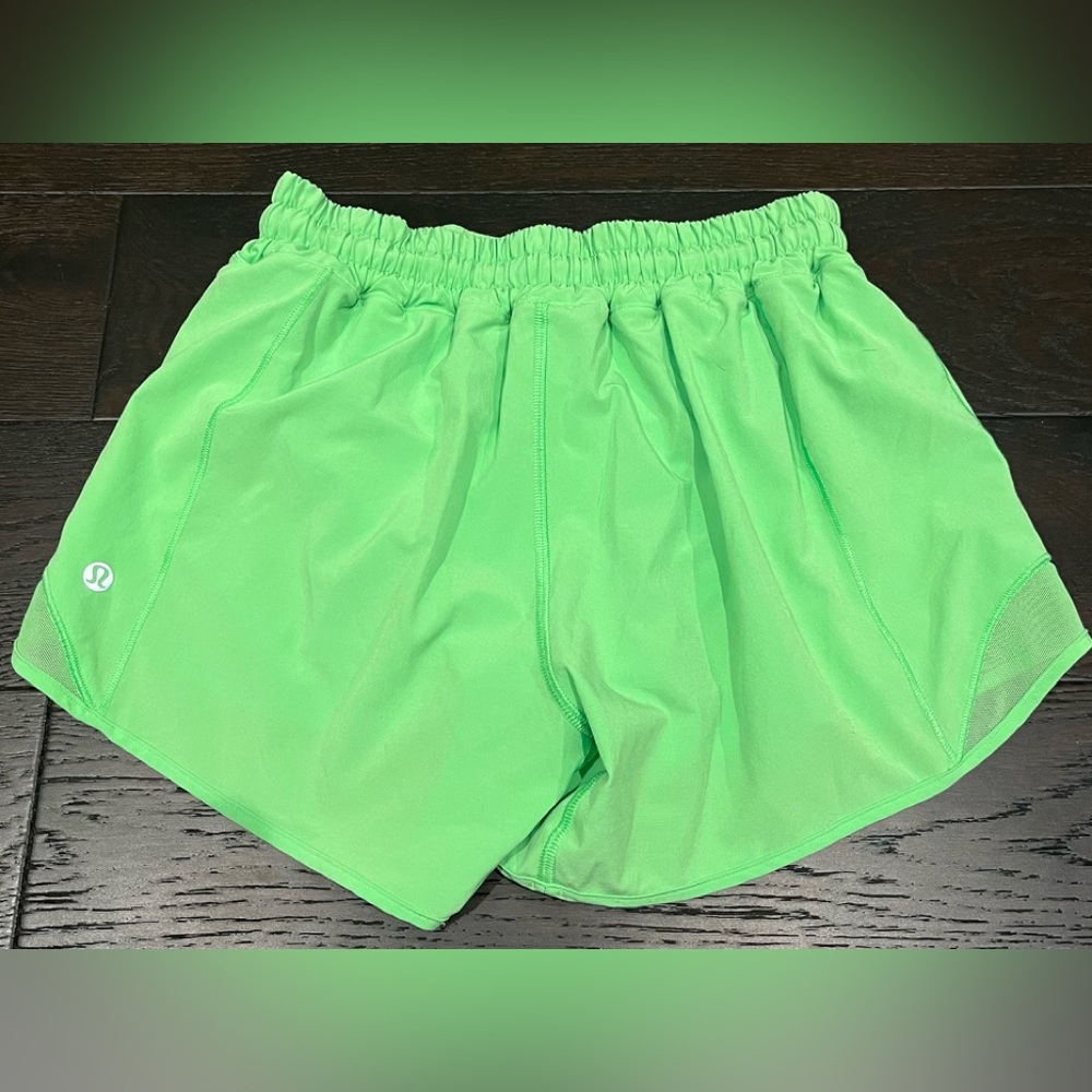 Lululemon Hotty Hot 4” lined shorts